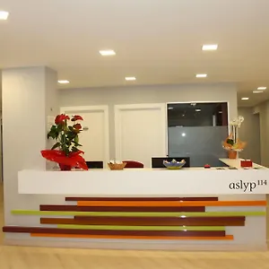 verificați disponibilitatea